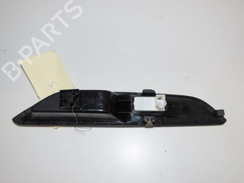 Used Right rear window switch Right rear window switch PEUGEOT 5008 II (MC_, MJ_, MR_, M4_) 1.5 BlueHDi 130 (MCYHZJ, MCYHZR, MCYHZX) (131 hp) 34048974 34048974