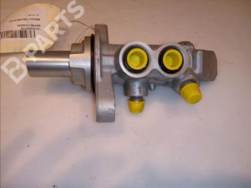 Used Brake master cylinder RENAULT MEGANE IV Hatchback (B9A/M/N_) 1.5 Blue dCi 115 (B9A6) (116 hp) 11976454