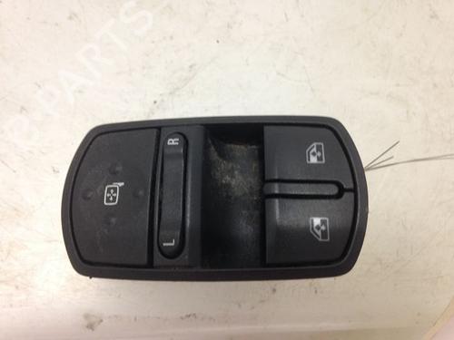 Used Left front window switch Left front window switch OPEL CORSA D (S07) 1.3 CDTI (L08, L68) (75 hp) 9593389 9593389
