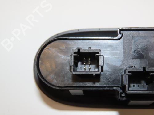 Venstre fortil elrude kontakt PEUGEOT 5008 (0U_, 0E_) 1.6 HDi (114 hp) 28831761