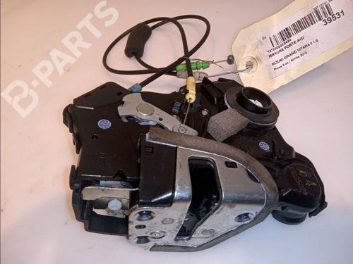 Høyre foran lås SUZUKI GRAND VITARA II (JT, TE, TD) 1.9 DDiS All-wheel Drive (JT419, TD44, JB419WD, JB419XD,... (129 hp) 11102733