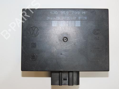 Used Electronic module VW GOLF IV (1J1) 1.6 (100 hp) 30502419