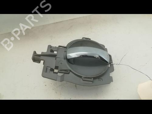 Used Front right interior door handle Front right interior door handle 23175903 23175903