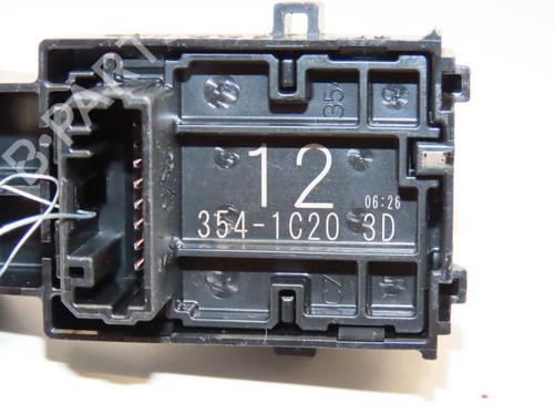 switch-toyota-c-hr-_x1_-2016-28831067 main image