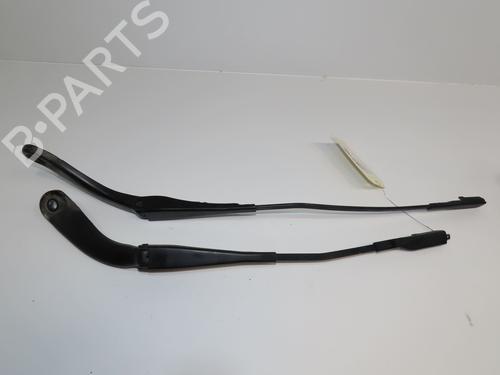 Used Front windshield wiper arm Front windshield wiper arm BMW 4 Convertible (F33, F83) 425 d (224 hp) 36495945 36495945