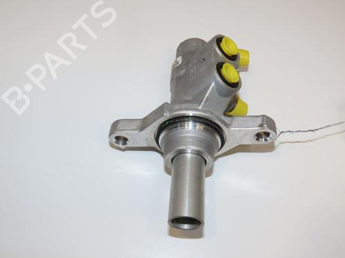 Used Brake master cylinder RENAULT CLIO V (B7_) 1.0 SCe 65 (B7MG) (67 hp) 29441685