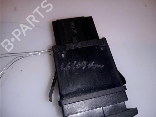 Used Warning switch VW POLO IV (9N_, 9A_) 1.4 TDI (70 hp) 12136366