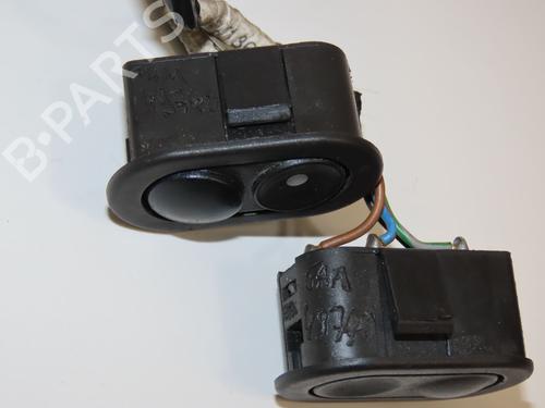 Used Left front window switch OPEL CORSA B (S93) 1.4 i (F08, F68, M68) (60 hp) 17488327