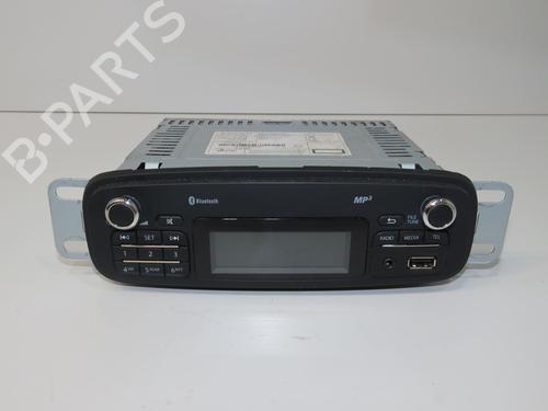 Used Radio Radio RENAULT ZOE (BFM_) Electric (BFME) (77 hp) 33032152 33032152