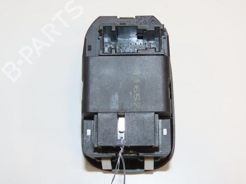 Used Left front window switch Left front window switch PEUGEOT 306 (7B, N3, N5) 1.9 SRDT (90 hp) 28831740 28831740