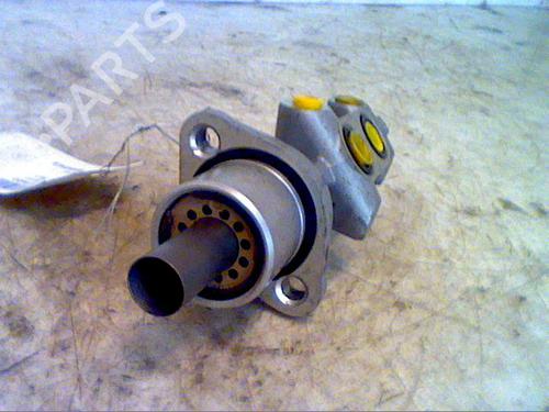 Used Brake master cylinder RENAULT TWINGO II (CN0_) [2007-2026]  23173710