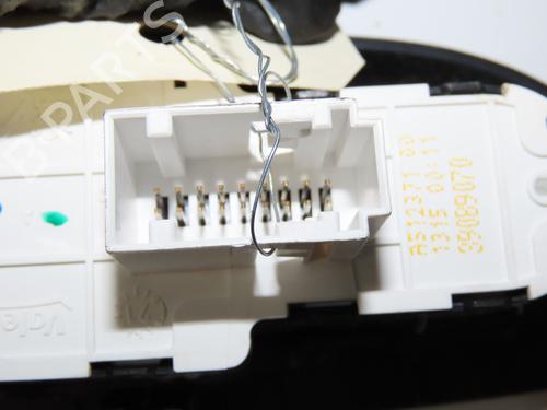 Left front window switch OPEL CORSA F (P2JO) 1.2 (68) | BP37185869I27 - Image 3
