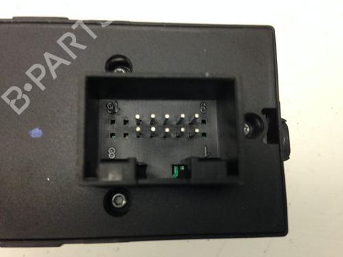 Used Left front window switch RENAULT SCÉNIC II (JM0/1_) 1.9 dCi (JM0G, JM12, JM1G, JM2C) (120 hp) 23176522