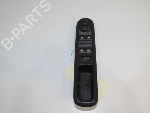 Used Left front window switch Left front window switch PEUGEOT 5008 (0U_, 0E_) 1.6 HDi (112 hp) 33417807 33417807