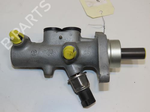 Used Brake master cylinder Brake master cylinder PORSCHE CAYENNE (9PA) S 4.5 (340 hp) 26381214 26381214