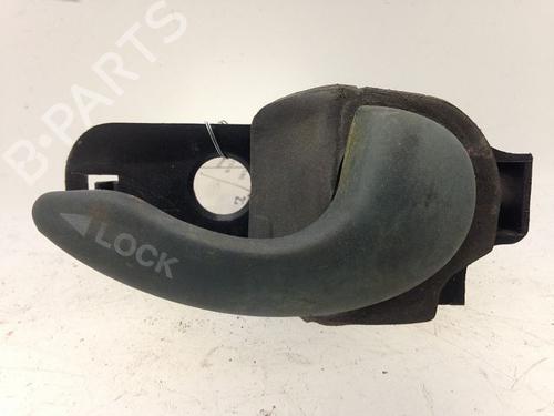 Høyre foran invendig håndtak Høyre foran invendig håndtak FIAT DOBLO Box Body/MPV (223_) 1.9 D (223ZXB1A) (63 hp) 36494914 36494914