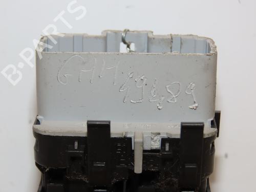 Used Left front window switch RENAULT ESPACE IV (JK0/1_) 2.0 dCi (JK01, JK02, JK1J, JK1K, JK1H) (150 hp) 17514392