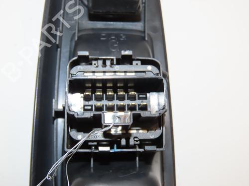 Used Left front window switch RENAULT CLIO II (BB_, CB_) 1.4 16V (B/CB0P, BB13) (98 hp) 28968878