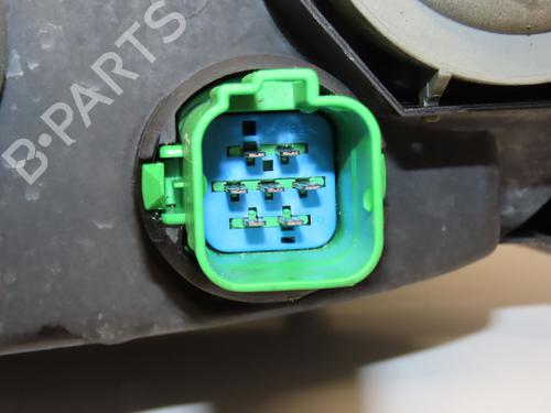 Used Right headlight FORD FIESTA Box Body/MPV (J5_, J3_) 1.8 D (60 hp) 28832482