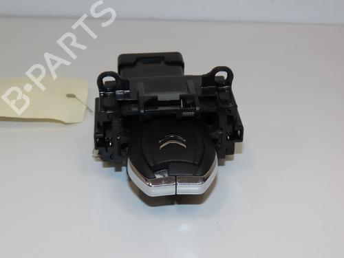 Used Card reader Card reader CITROËN C4 SPACETOURER (3D_) 1.5 BlueHDi 130 (131 hp) 22774470 22774470