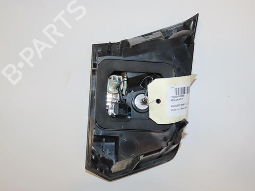 Used Right tailgate light PEUGEOT 3008 II SUV (MC_, MR_, MJ_, M4_) 1.2 THP/ PureTech 130 (MRHNSM, MRHNSU, MRHNSJ, MRHNYW,... (131 hp) 29216047