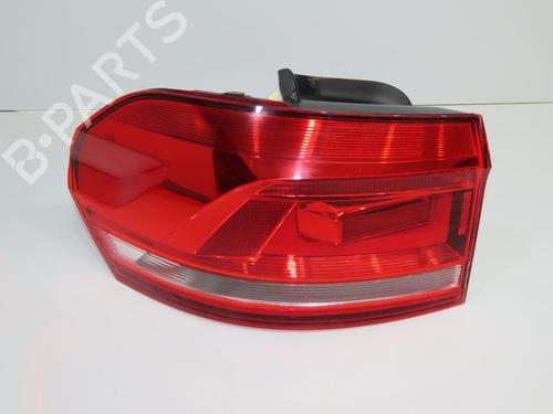 right-taillight-vw-touran-5t1-2015-36682387 main image