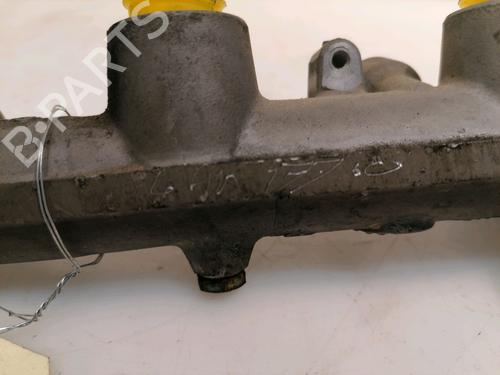 Used Brake master cylinder TOYOTA RAV 4 II (_A2_) 2.0 D 4WD (CLA20_, CLA21_, CLA20R, CLA21R) (116 hp) 15841799