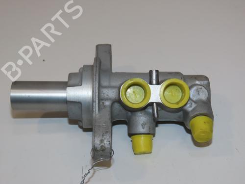 Used Brake master cylinder RENAULT KADJAR (HA_, HL_) 1.2 TCe 130 (HLMR) (130 hp) 29469735