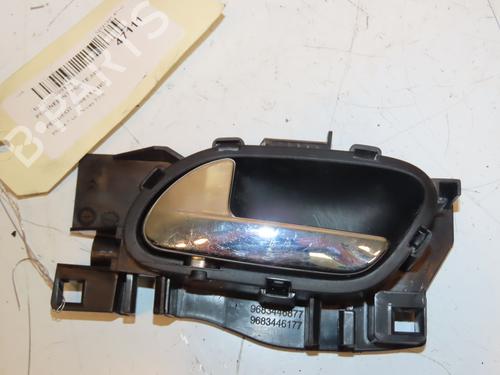 Used Rear right interior door handle Rear right interior door handle 16758104 16758104