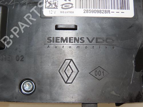 Used Card reader RENAULT SCÉNIC III (JZ0/1_) 1.9 dCi (JZ0J, JZ1J, JZ1K, JZ1S) (131 hp) 30916893