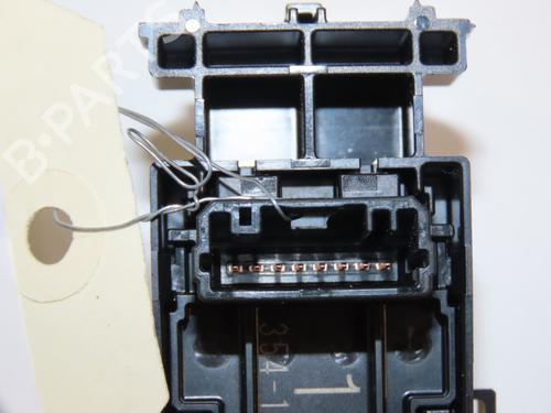 Right rear window switch TOYOTA C-HR (_X1_) 1.8 Hybrid (ZYX10_, ZYX11_, ZYX10R, ZYX11R) | BP28831765I28