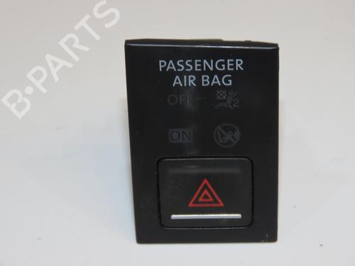 warning-switch-vw-golf-vii-5g1-bq1-be1-be2-2012-2013-2014-2015-2016-2017-2018-2019-2020-2021-36510919 main image