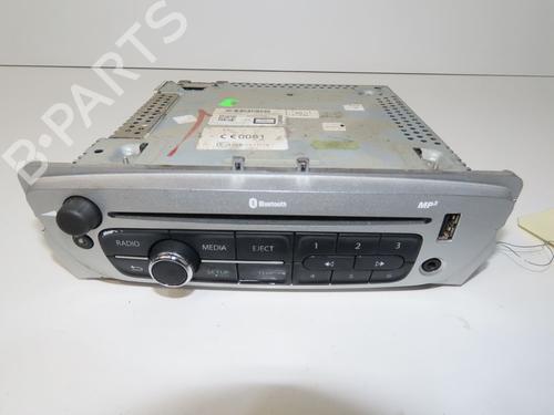 Used Radio Radio RENAULT MEGANE III Grandtour (KZ0/1) 1.5 dCi (KZ09, KZ0D, KZ1G, KZ29, KZ14, KZ1W, KZ10, KZ1F,... (110 hp) 39893880 39893880