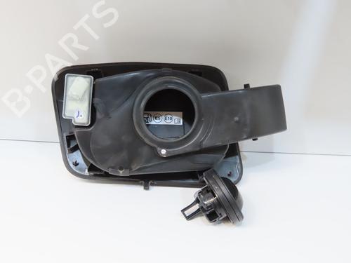 fuel-flap-ds-ds-3-ds-3-crossback-ur_-uc_-uj_-2018-31747959 main image