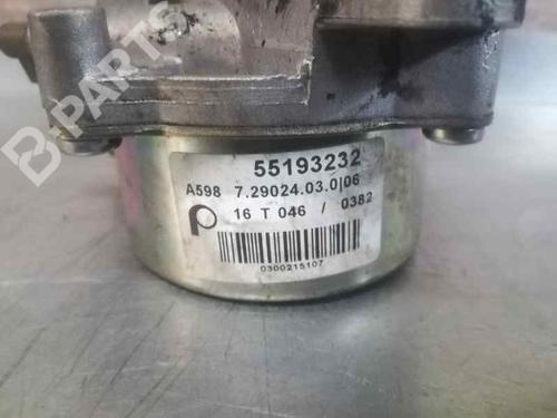 Used Vacuum pump FIAT GRANDE PUNTO (199_) 1.3 D Multijet (199.AXD11, 199.AXD1A, 199.AXD1B,... (90 hp) 2589026