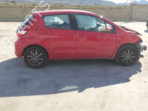 Left front fog light TOYOTA YARIS (_P13_) 1.0 (KSP130) | BP32261868C30