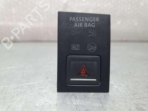 Used Warning switch VW GOLF VII (5G1, BQ1, BE1, BE2) [2012-2021]  19062594