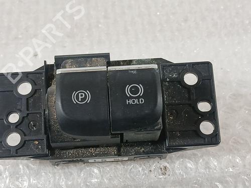 hand-brake-toyota-corolla-estate-_e21_-2019-38174171 main image
