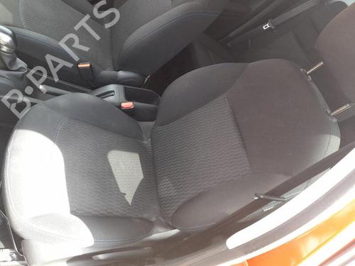 Siège avant gauche PEUGEOT 208 I (CA_, CC_) 1.2 VTI 82 (82 hp) 26215420
