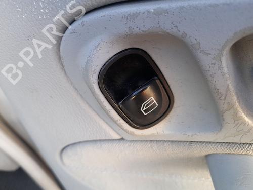 Højre bagtil elrude kontakt MERCEDES-BENZ C-CLASS T-Model (S203) C 220 CDI (203.206, 203.208) (143 hp) 31340425