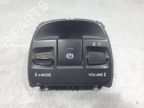 hand-brake-fiat-500e-332_-2020-29885341 main image