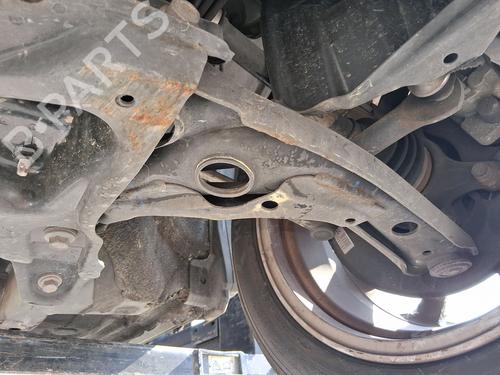 Venstre fortil bærearm Venstre fortil bærearm TOYOTA YARIS (_P13_) 1.5 Hybrid (NHP130_, NHP130) (101 hp) 37242562 37242562