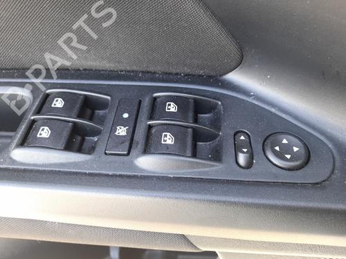 left-front-window-switch-fiat-tipo-hatchback-356_-357_-2016-31623771 main image