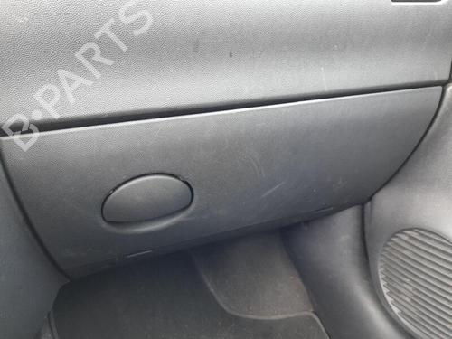 Boîte à gants OPEL CORSA C (X01) 1.2 (F08, F68) (75 hp) 28318266