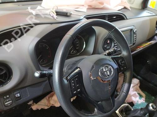 Left front fog light TOYOTA YARIS (_P13_) 1.0 (KSP130) | BP32261868C30