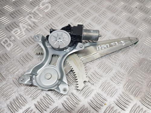 Rudehejsemekanisme venstre bagtil SUZUKI SWIFT V (AZ) 1.0 SHVS (A2L310) (111 hp) 29908112