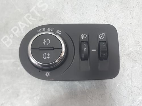 Used Headlight switch Headlight switch OPEL CORSA F (P2JO) 1.2 (68) (101 hp) 34633079 34633079