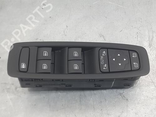 Pulsantiera anteriore sinistra Pulsantiera anteriore sinistra RENAULT MEGANE IV Hatchback (B9A/M/N_) 1.6 dCi 130 (B9A4) (130 hp) 36016828 36016828