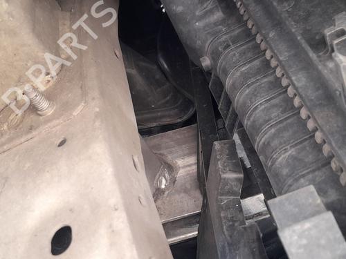 Traversa paraurti anteriore PEUGEOT 308 II (LB_, LP_, LW_, LH_, L3_) 1.6 BlueHDi 120 (120 hp) 30858201