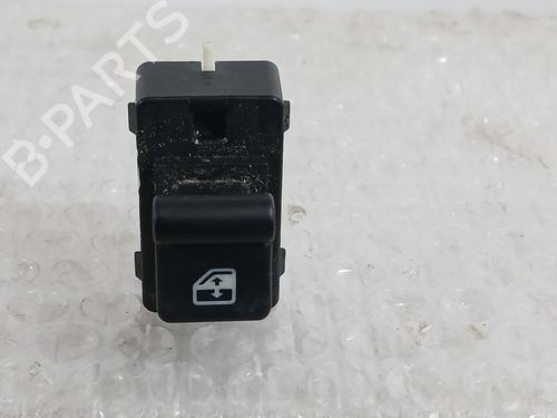 right-front-window-switch-fiat-500x-334_-2014-33467822 main image